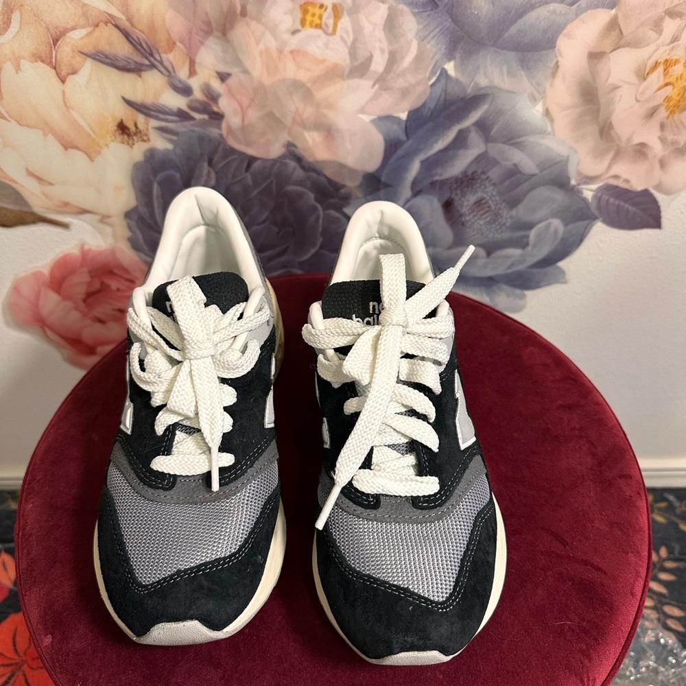 New Balance 997R in Black & Shadow Grey sneakers shoes - Picture 5 of 10